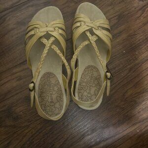 BareTraps Jacee Leather Multi-Strap Sandals Sun Yellow 6m